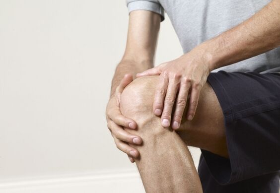 L'arthrose, maladie dégénérative-dystrophique, se manifeste par des douleurs articulaires. 